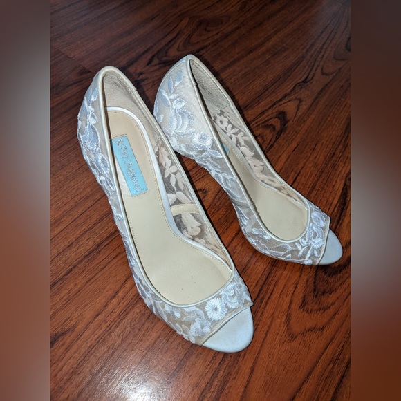 Betsy Johnson wedding shoe Size9 - Picture 9 of 9